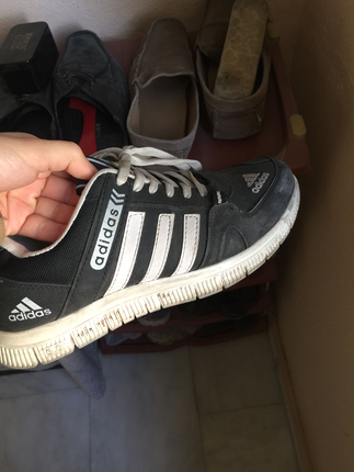 40 Beden Siyah beyaz çizgili adidas spor ayakkabı