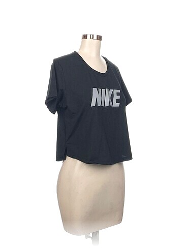 Nike Nike T-shirt %70 İndirimli.