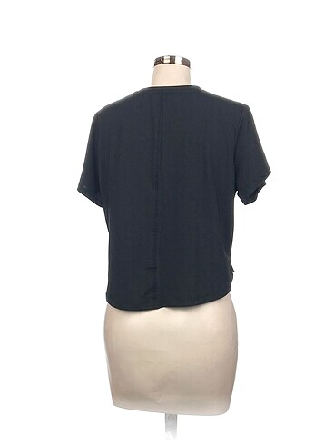 m Beden Nike T-shirt %70 İndirimli.