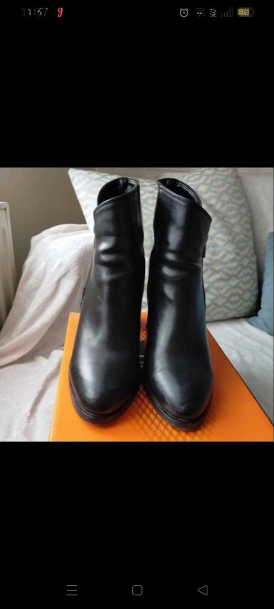 Siyah Deri Tokalı Topuklu Kadın Bot - Görsel 4