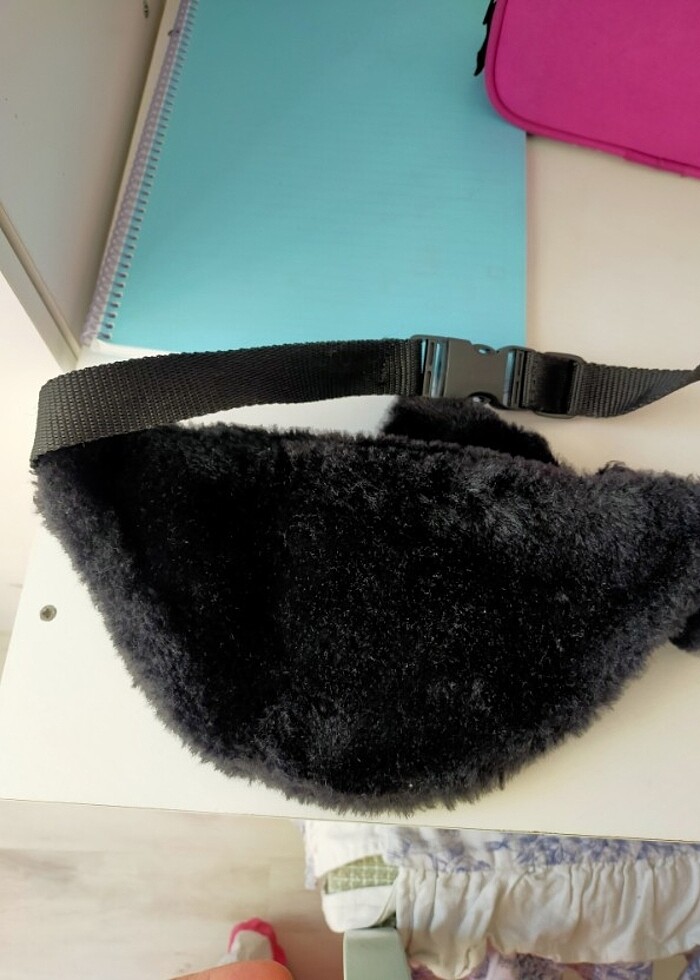 Siyah peluş bel çantası - Görsel 3