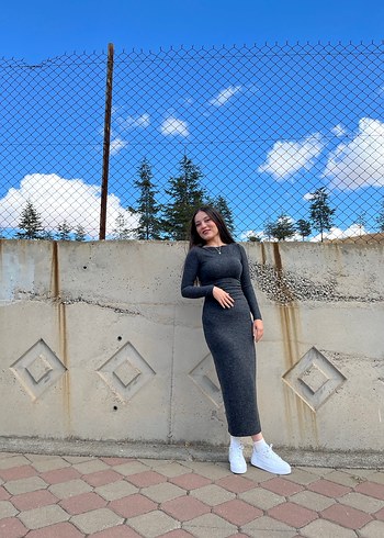 Gri Yüksek Yakalı Uzun Denim Elbise - Görsel 2