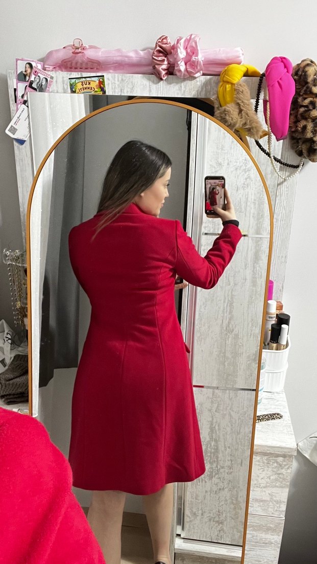 Kırmızı Düğmeli Midi Kadın Kaban - Görsel 4