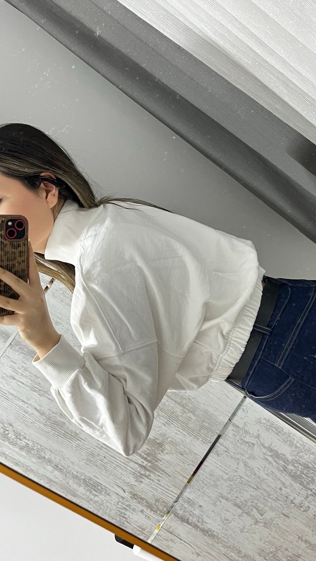 Beyaz Yüksek Yakalı Rahat Kadın Sweat - Görsel 3