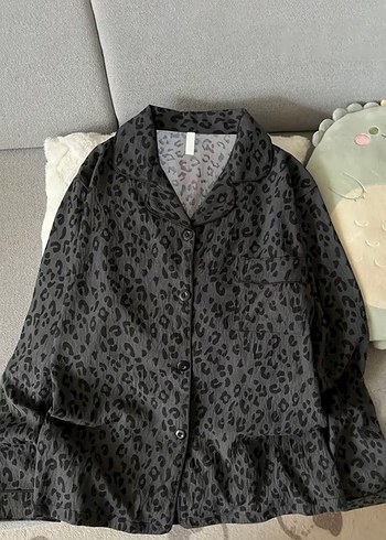 Gri Leopar Desenli Rahat Kadın Pijama Takımı - Görsel 3