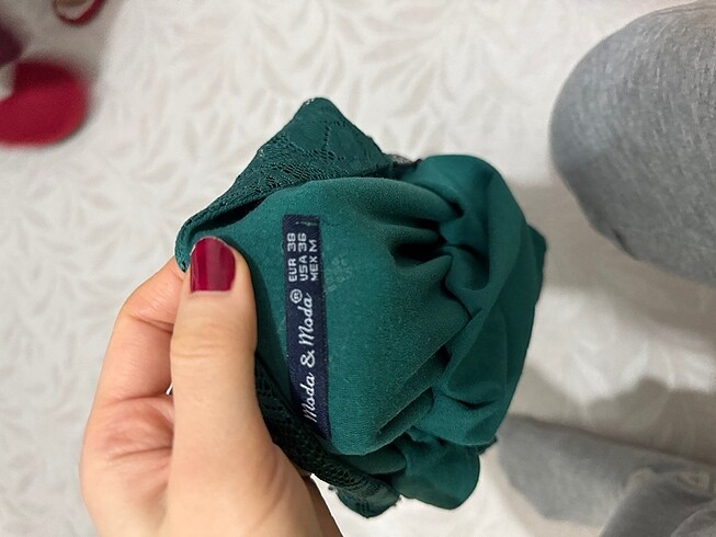 s Beden Askılı dantelli bluz