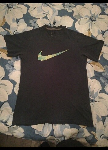 Nike t-shirt