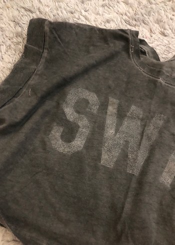 Gri SWAG Baskılı Kısa Kollu Crop Top - Görsel 2