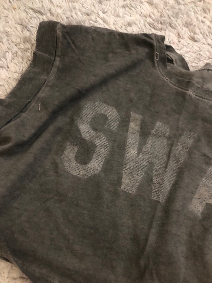 Gri SWAG Baskılı Kısa Kollu Crop Top - Görsel 2