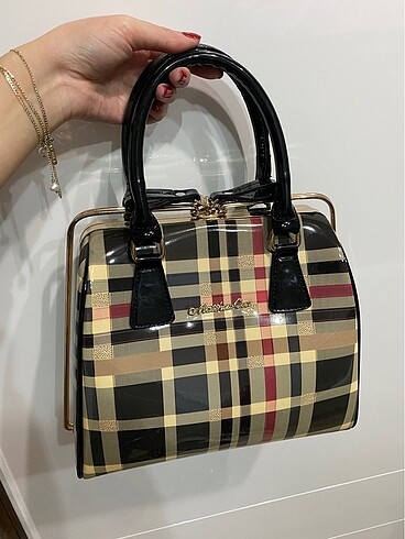 Burberry desenli şık kol çantası