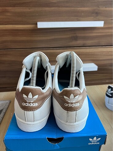 38,5 Beden beyaz Renk Adidas süperstar 38.5 orjinal (açıklama oku)