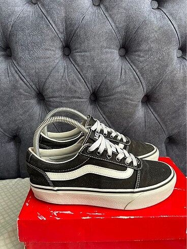 38 Beden siyah Renk Converse 38 SATIŞ DOLAPDAN