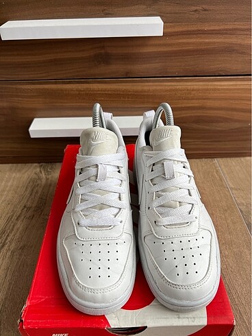 36,5 Beden Nike court Borough 36.5 satış dolaptan