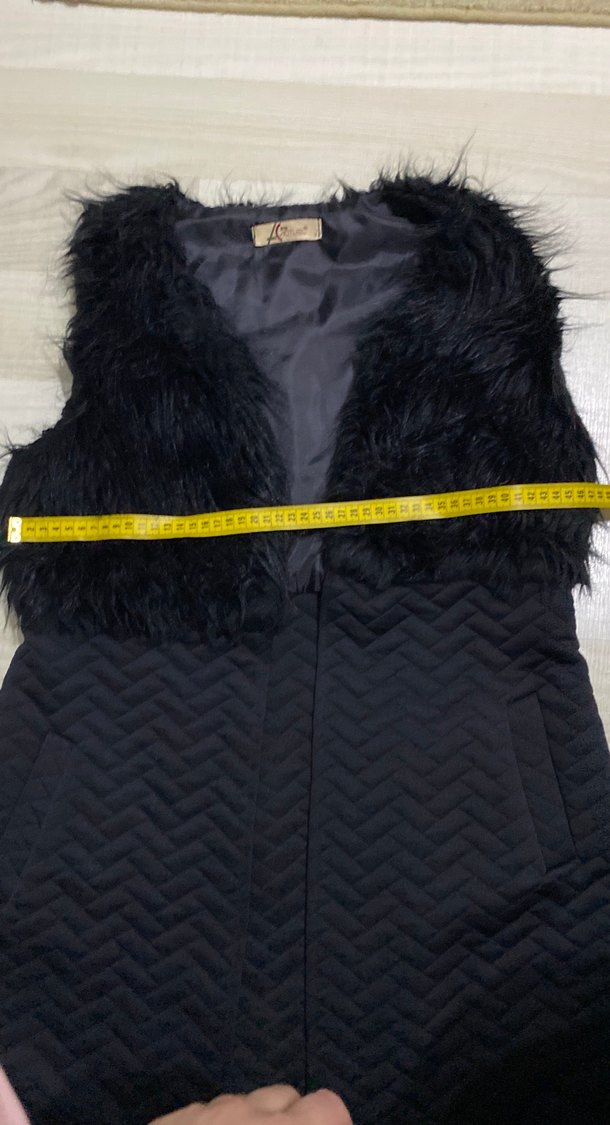 Siyah Uzun Kürklü V Yaka Kadın Yelek - Görsel 4