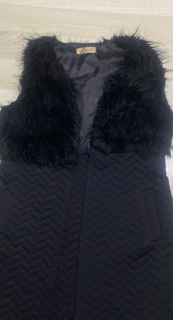 Siyah Uzun Kürklü V Yaka Kadın Yelek - Görsel 2