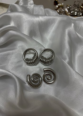 Diğer Altın Renkli Mini Düğmeli Küpeler