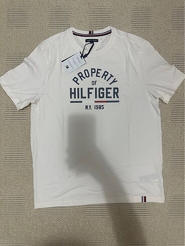 Tommy Hilfiger yeni, etiketli M ve L beden erkek tshirt