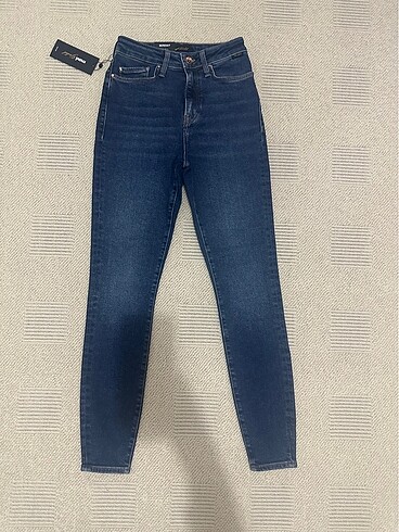 Mavi Serenay model 27/29 beden Jean pantolon yeni, etiketli