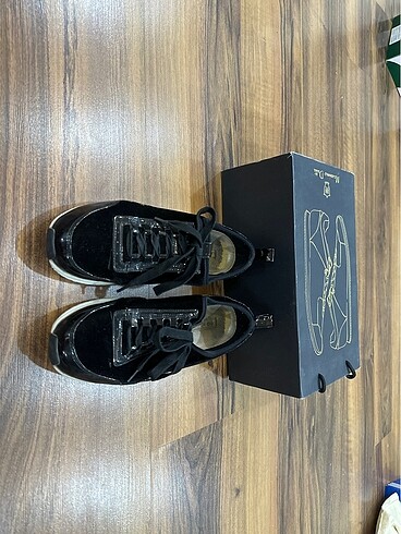 38 Beden Massimo Dutti 38 numara süet görünümlü sneaker