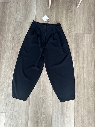 Siyah havuç model S beben yeni, etiketli siyah pantolon