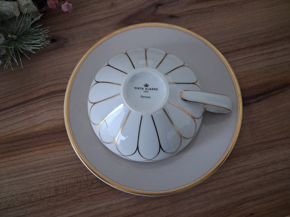 Beyaz ve Altın Detaylı İnce Porselen Fincan PAŞABAHÇE - Görsel 2