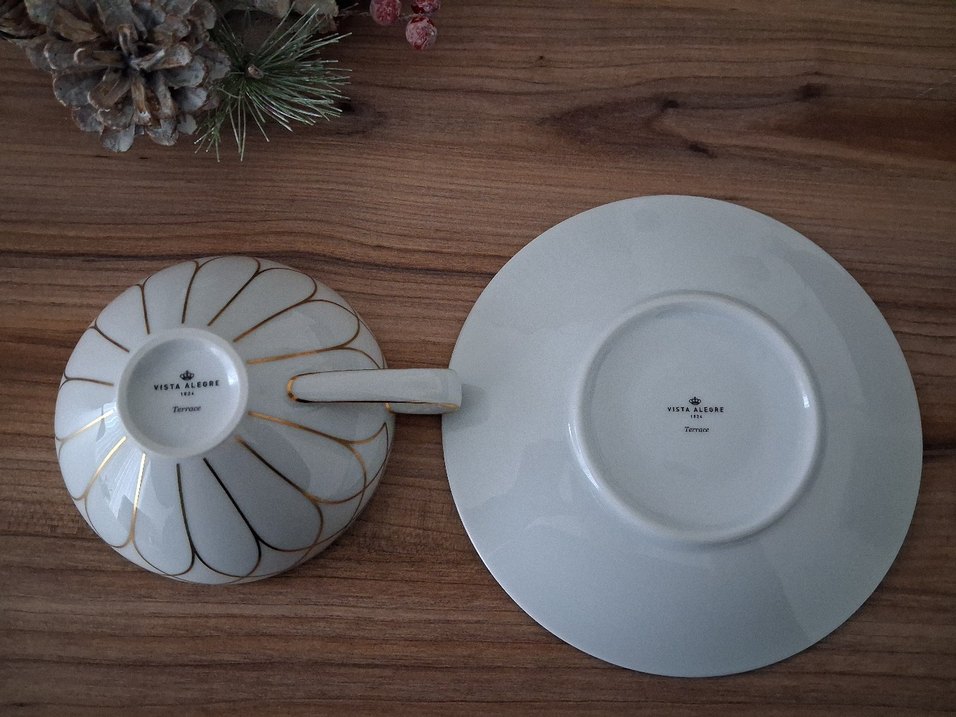 Beyaz ve Altın Detaylı İnce Porselen Fincan PAŞABAHÇE - Görsel 3