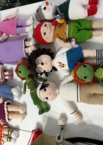 Barbie Renkli Örgü Bebek Seti
