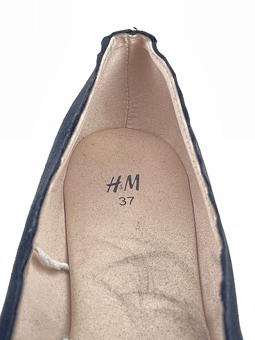 37 Beden siyah Renk H&M Babet %70 İndirimli.