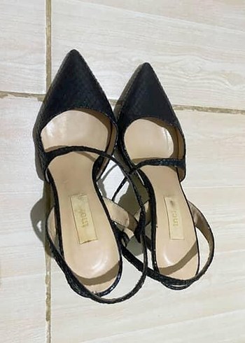 Siyah Yılan Desenli Stiletto Tokalı Topuklu