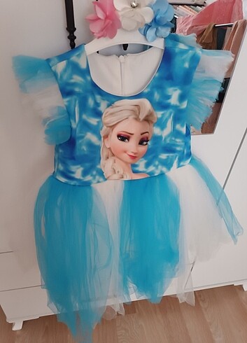 Diğer Elsa elbise.