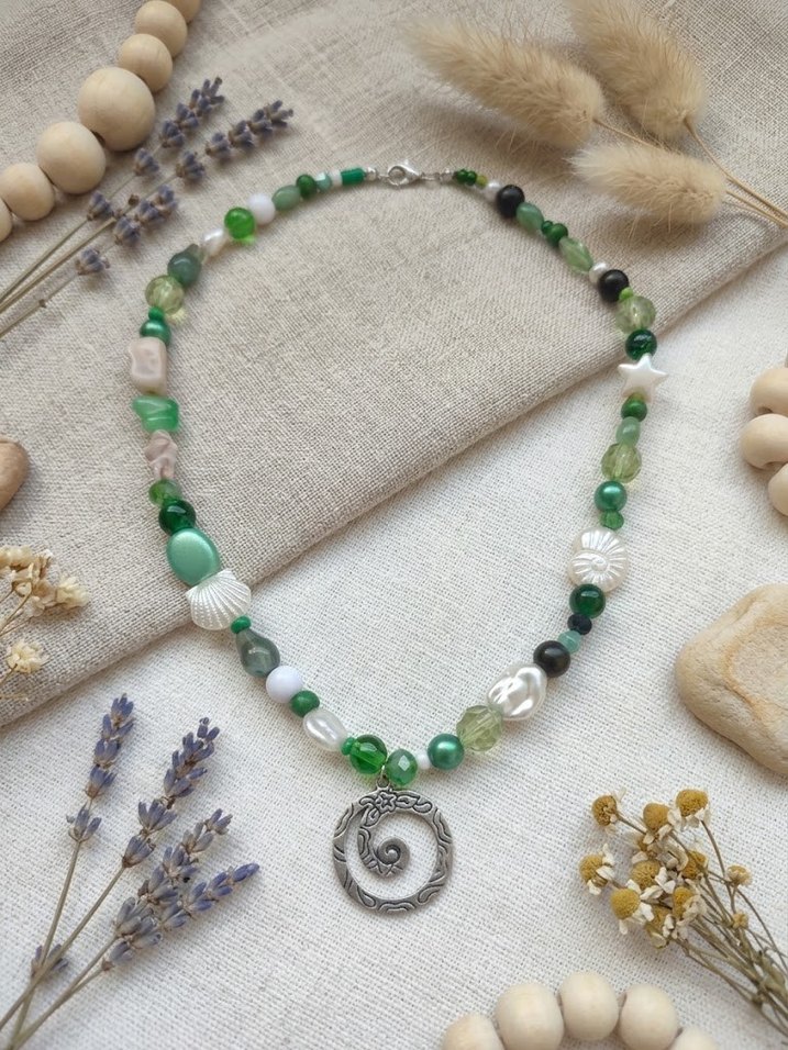Bohem Yeşil Boncuklu Spiral  Kolye — görsel 3/3