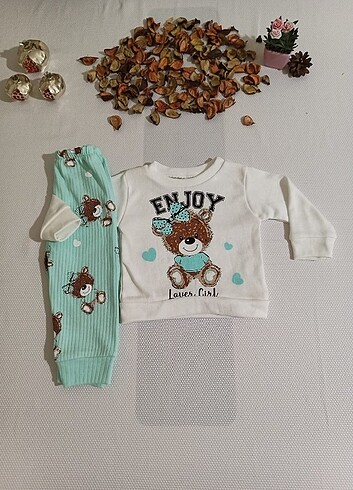Mevsimlik kız bebek takımı 