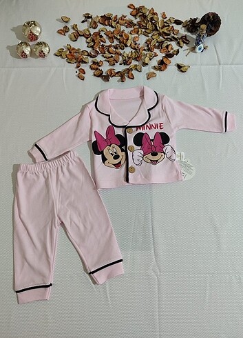 Minnie baskılı önden düğmeli pijama takımı 