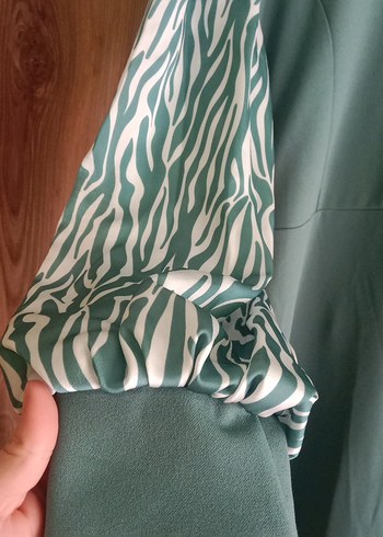42 Beden Yeşil Zebra Desenli Uzun abiye