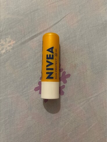 Nivea güneş korumalı dudak balmı