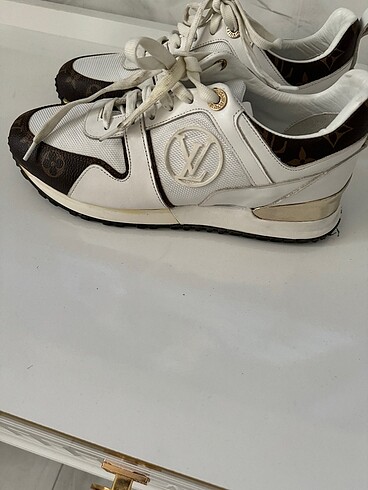 Louis Vuitton Ürün temiz hiç giyilmedi