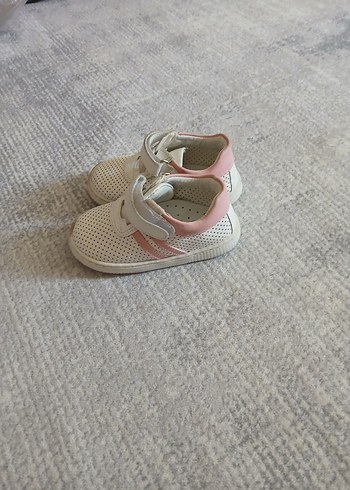 22 Beden Kız Çocuk Pembe Cırtlı Spor Ayakkabı