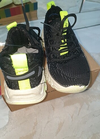Skechers KIBRIS AVM DEN ALINDI.31 NO SIFIR AYARI COK HAFİF. ORTOPEDIK SP
