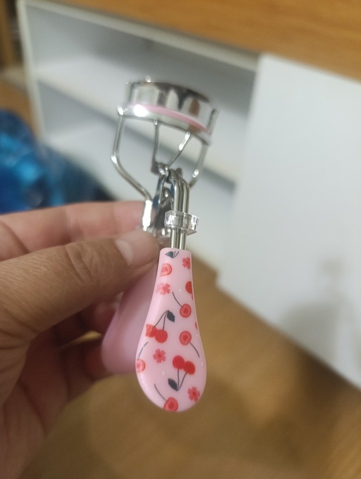 Meyve Desenli Pembe Kirpik Kıvırıcı - Görsel 2