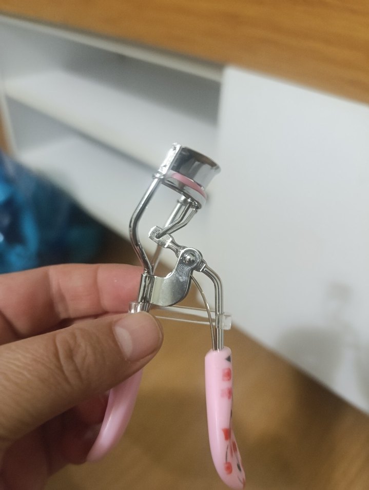 Meyve Desenli Pembe Kirpik Kıvırıcı - Görsel 3