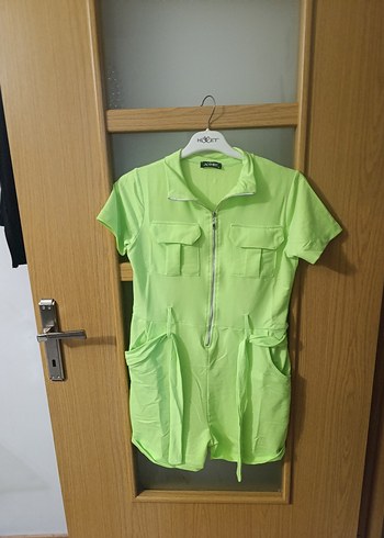 Kemer Detaylı Yeşil Mini Tulum - Görsel 3