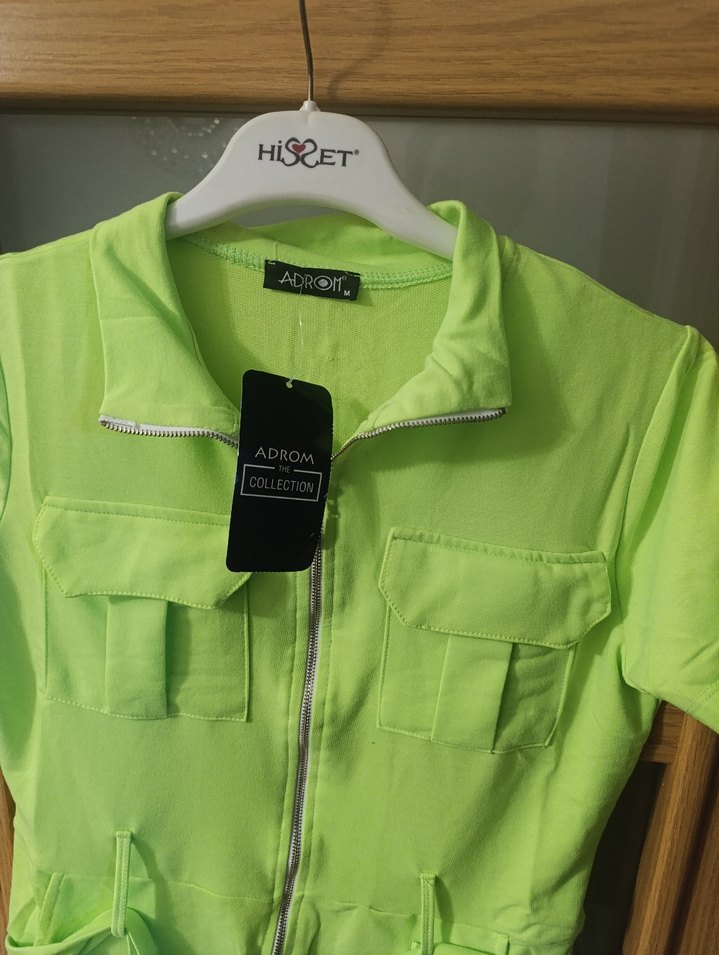 Kemer Detaylı Yeşil Mini Tulum - Görsel 2