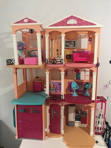 Barbie evi