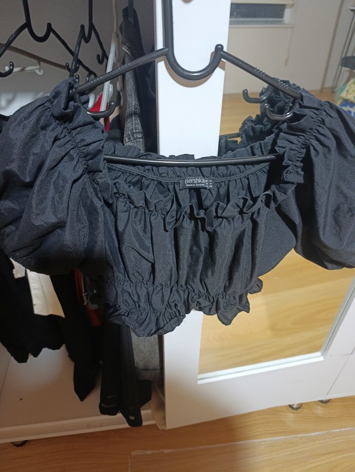 Siyah Straplez Fırfırlı Gotik Mini Bluz - Görsel 2