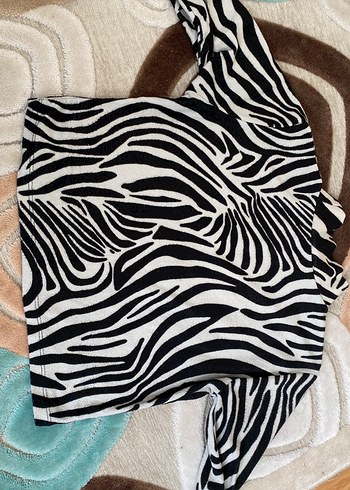 Zebra Desenli Kadın Boğazlı Bluz - Görsel 3