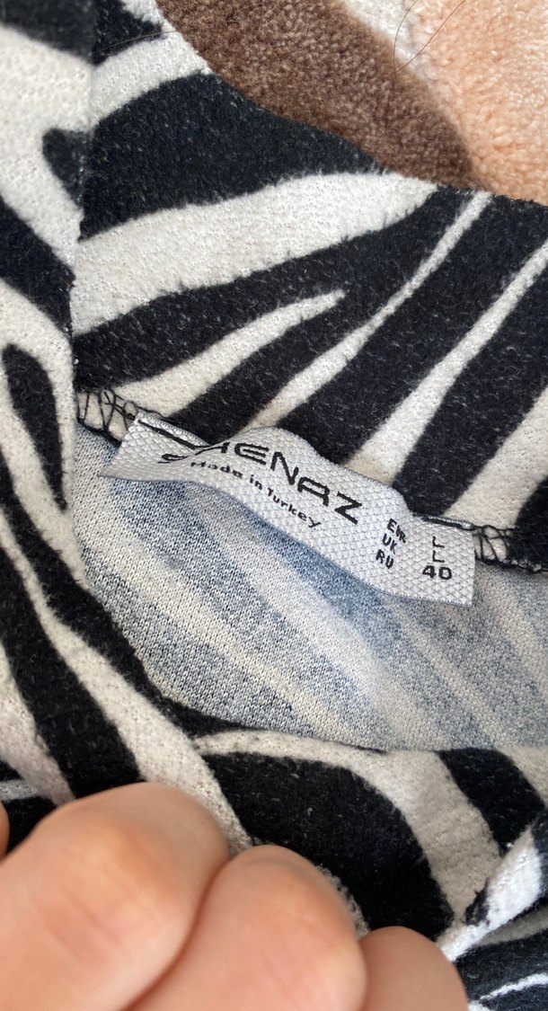 Zebra Desenli Kadın Boğazlı Bluz - Görsel 2