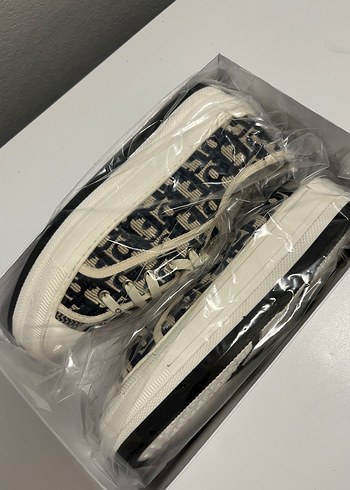 39 Beden beyaz Renk Dior ithal Kadın Spor Ayakkabı
