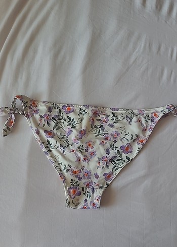 Beyaz Çiçek Desenli Bohem Bikini Altı - Görsel 4