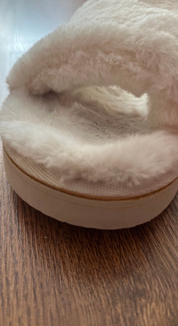 Beyaz Tüylü Kadın Ev Terliği - Görsel 5