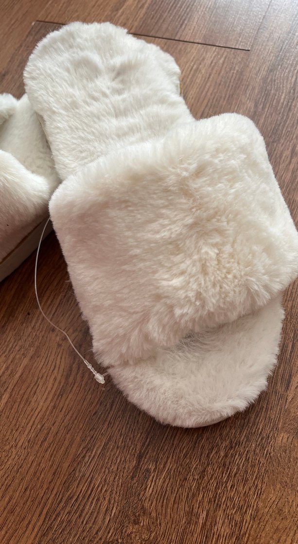 Beyaz Tüylü Kadın Ev Terliği - Görsel 2